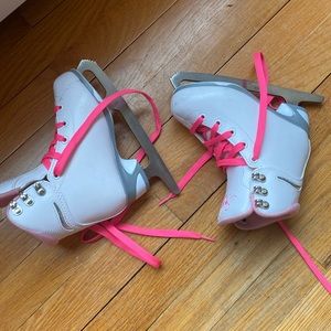 Toddler ice skates